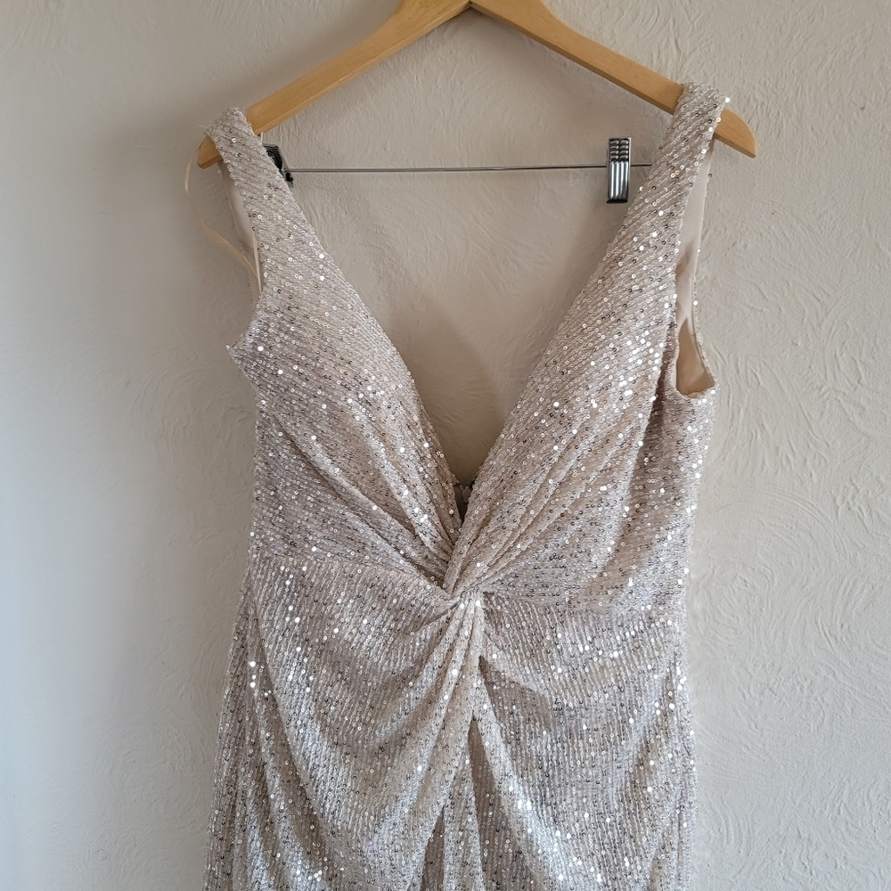 IEENA By Mac Duggal, Front Twist Plunging Sequin Mini Dress, Silver, Size 12 - Picture 6 of 11